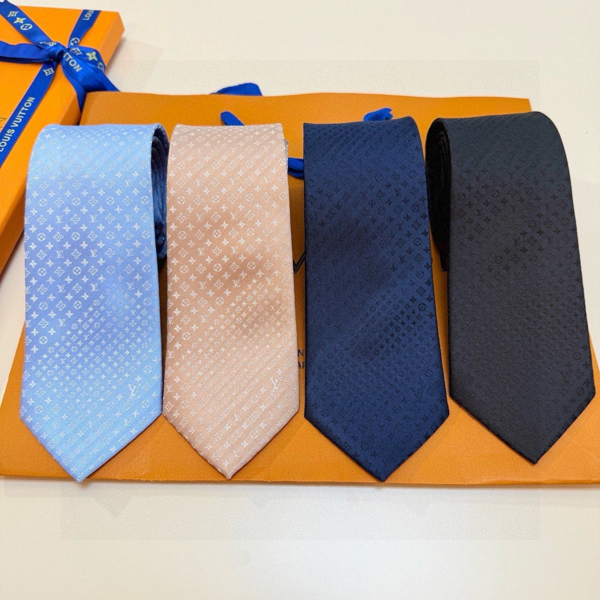Louis Vuitton Style Men's Textured Silk Tie