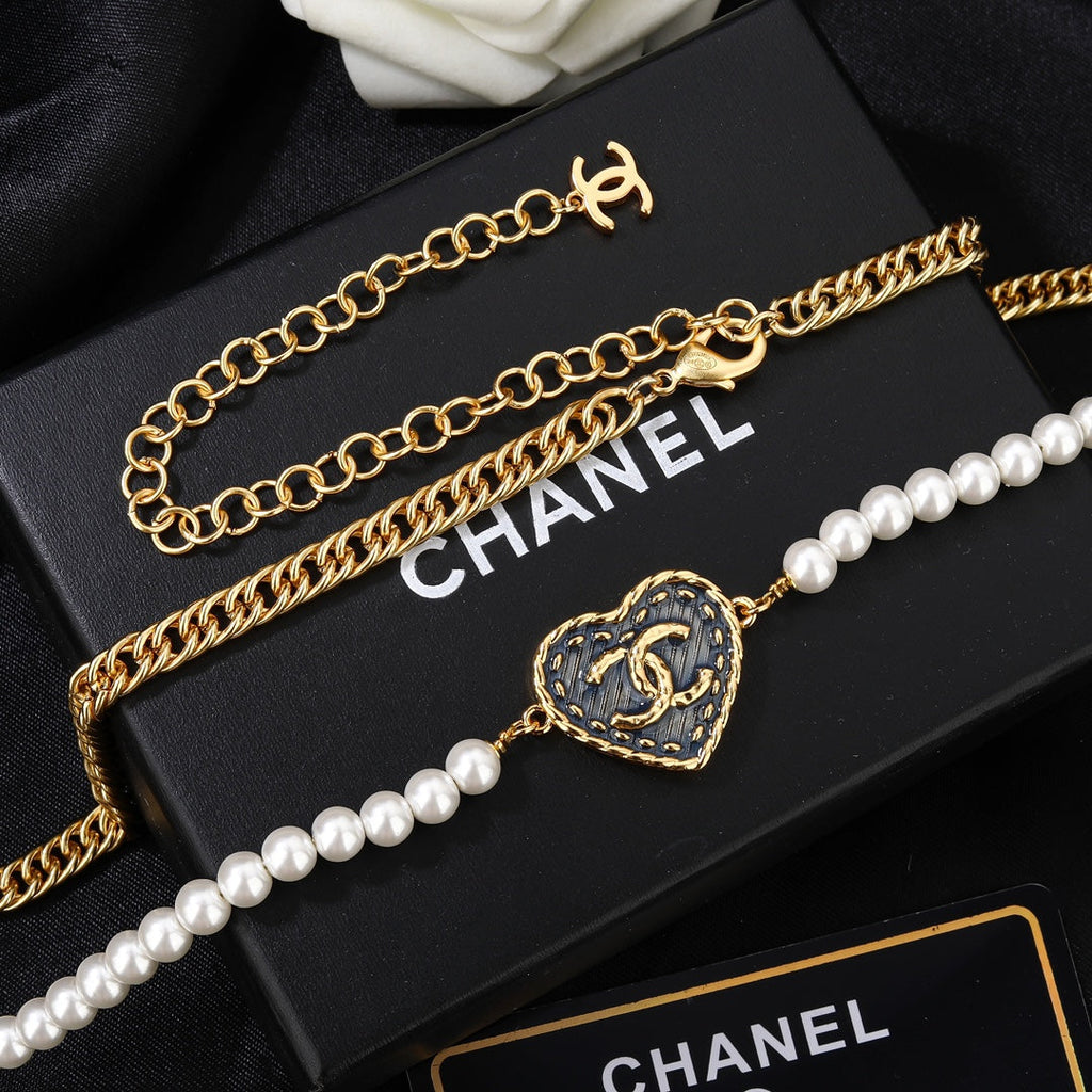 CHANEL 25S CHAIN BELT IN WHITE PEARL 614479