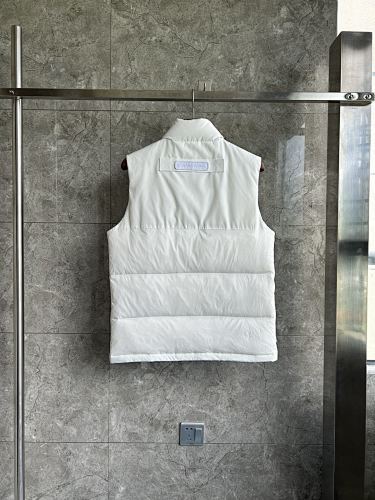 Canada Goose Down Vest in White
