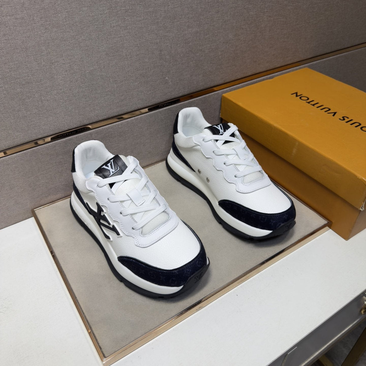 Louis Vuitton Contrast-Trim Low-Top Sneakers