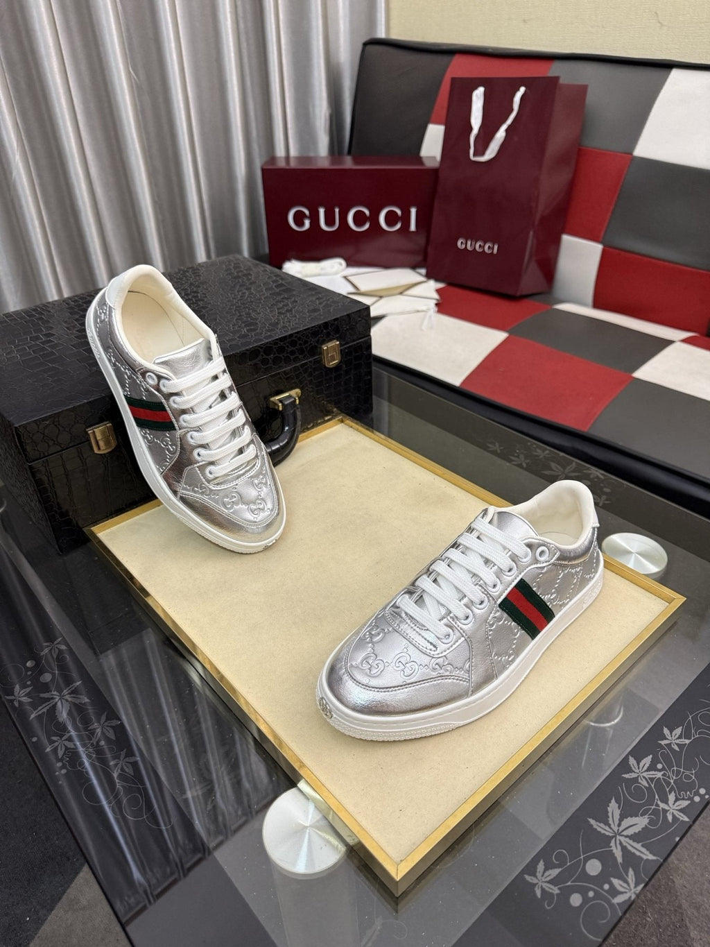 Gucci Green and Red Stripe Low-Top Sneakers