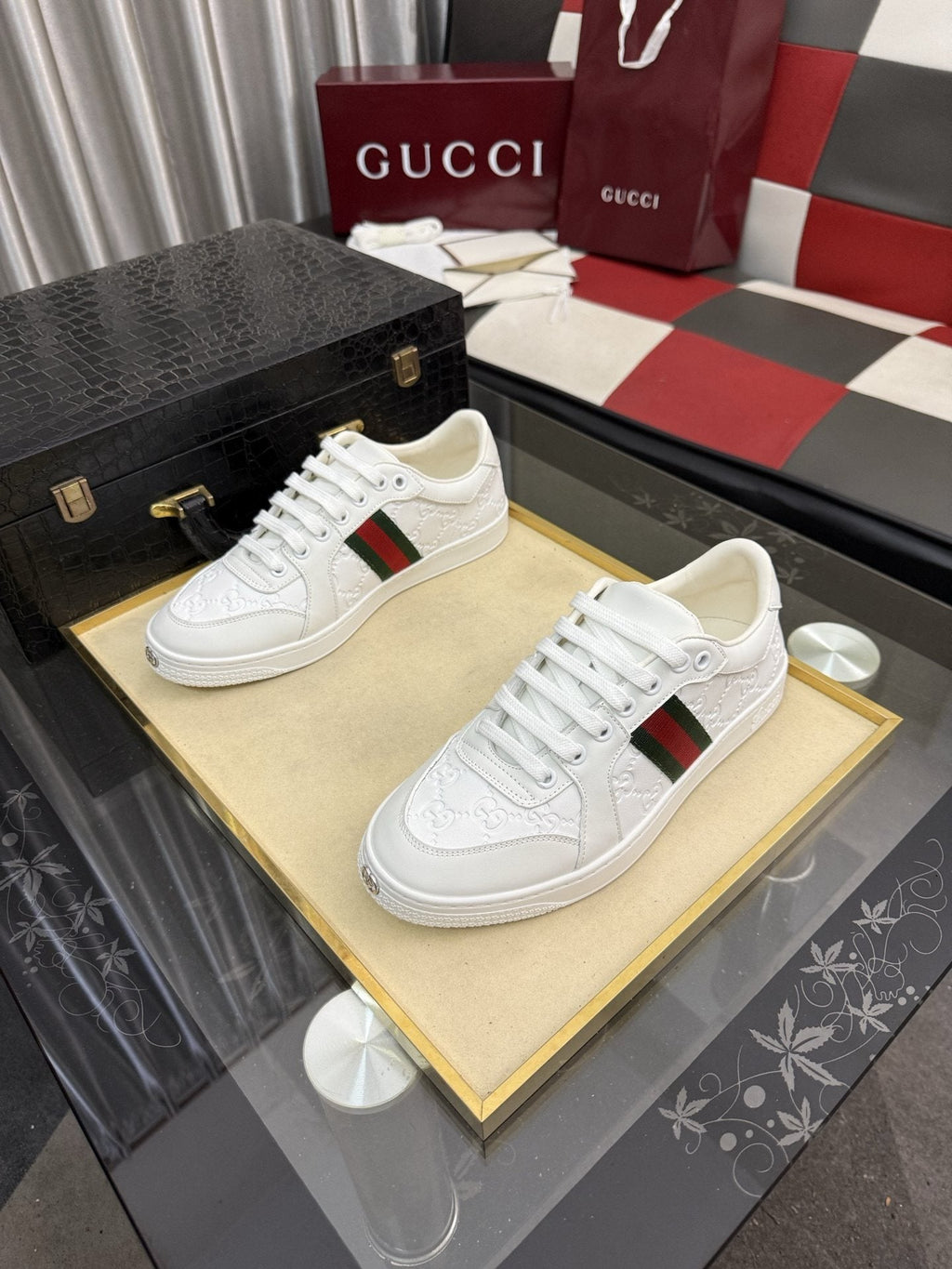 Gucci Green and Red Stripe Low-Top Sneakers
