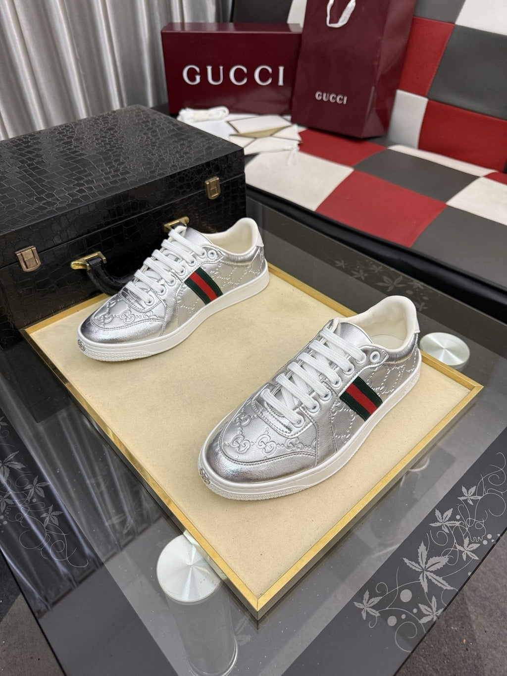Gucci Green and Red Stripe Low-Top Sneakers