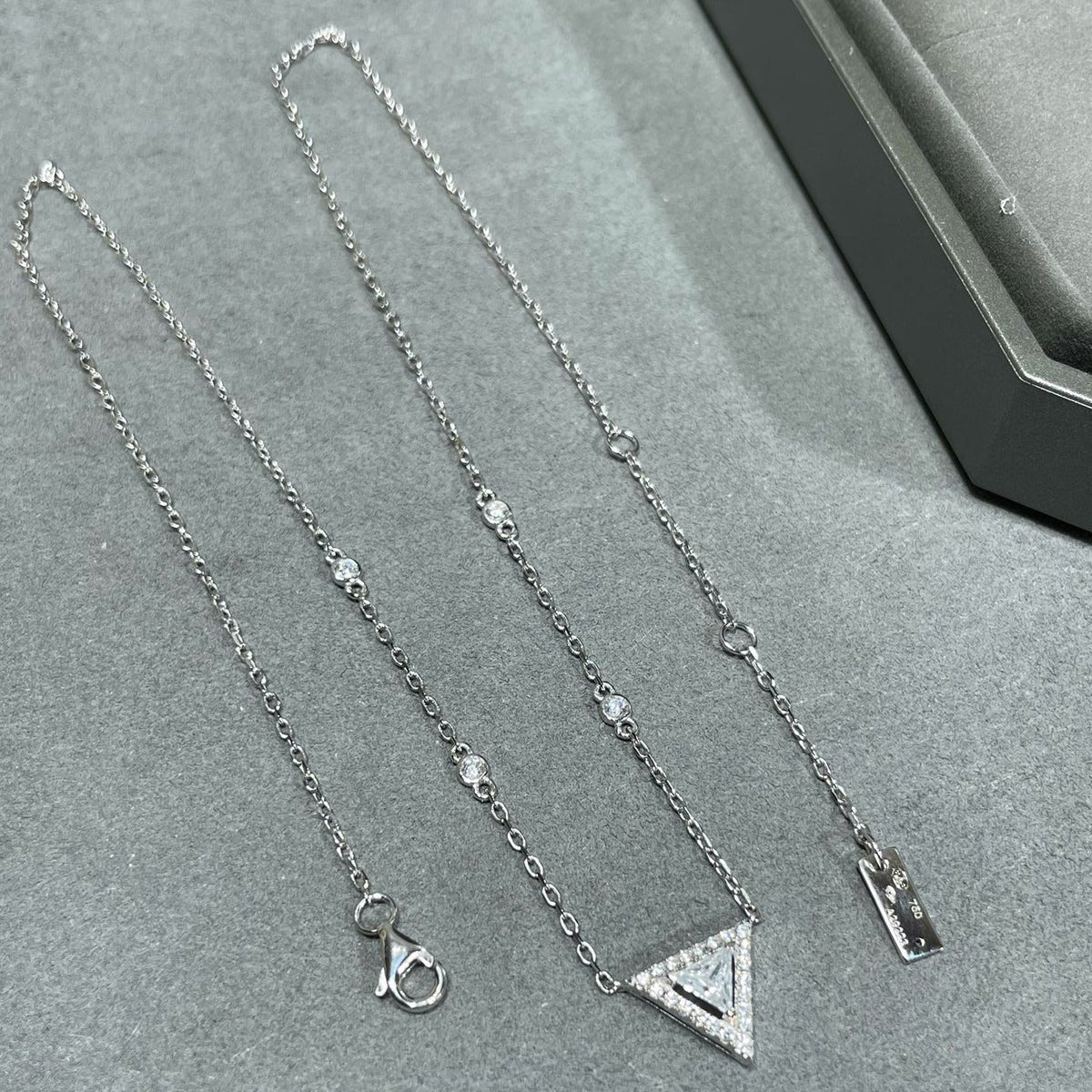 MESSIKA MESSIK TRIANGLE DIAMOND SILVER NECKLACE